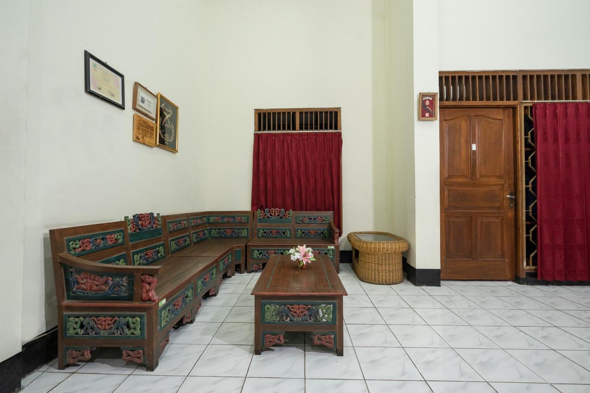 Super Oyo 1778 Omah Duwet Hotel Beran Kidul Kültér fotó