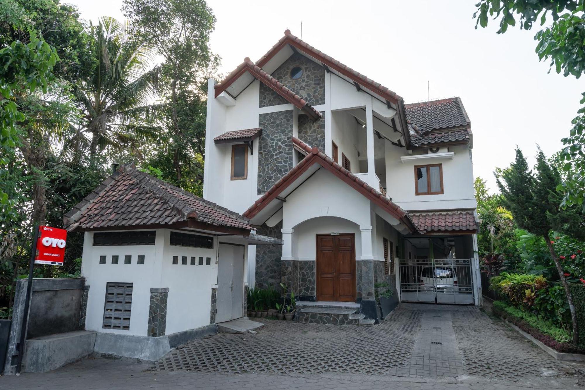 Super Oyo 1778 Omah Duwet Hotel Beran Kidul Kültér fotó